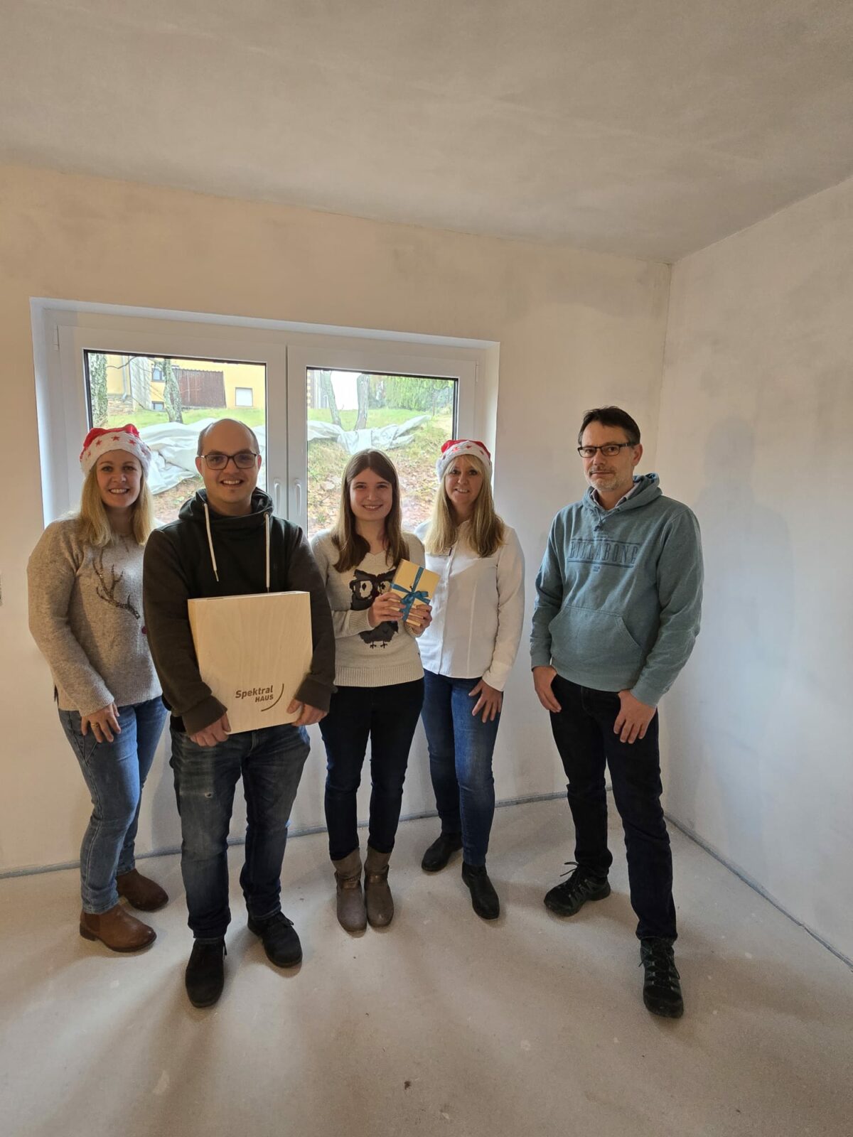 Hausübergabe einer Stadtvilla im Neubaugebiet in Heiligenwald